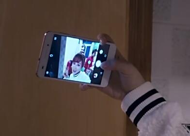 《欢乐颂2》刘涛蒋欣手机大变化，都是国产某品牌，你发现了吗？