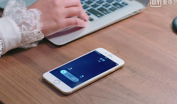 《欢乐颂2》刘涛蒋欣手机大变化，都是国产某品牌，你发现了吗？