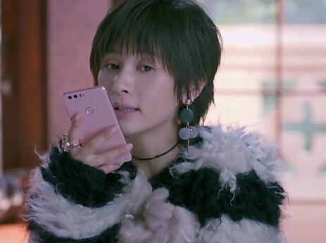 《欢乐颂2》刘涛蒋欣手机大变化，都是国产某品牌，你发现了吗？