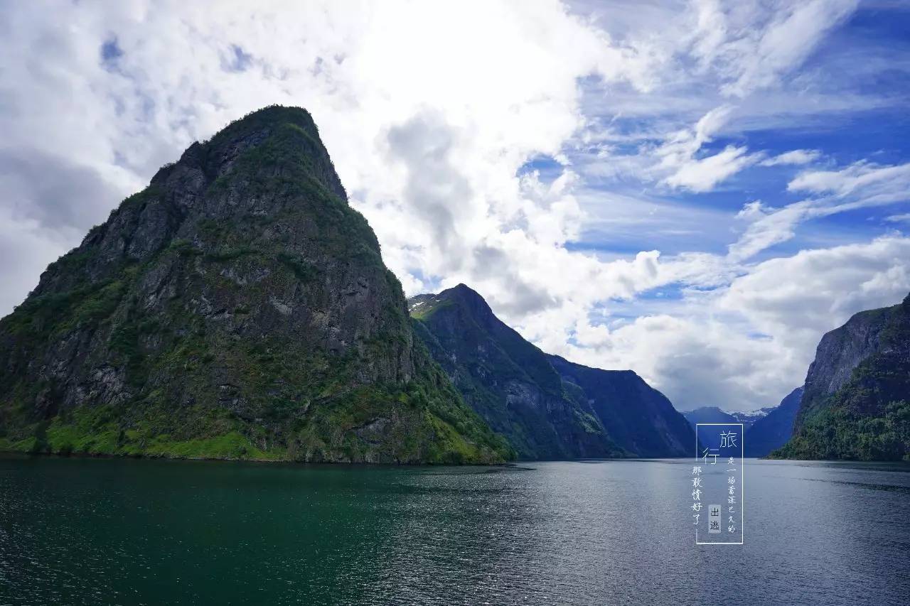 山峦、草地、小木屋，峡湾小镇，我此生见过最壮丽的风景｜挪威