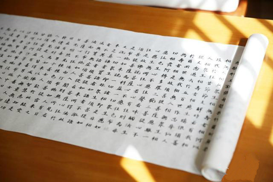 母校上头条78｜母亲节大学生手抄10米长卷 跳蚤市场高校仍热