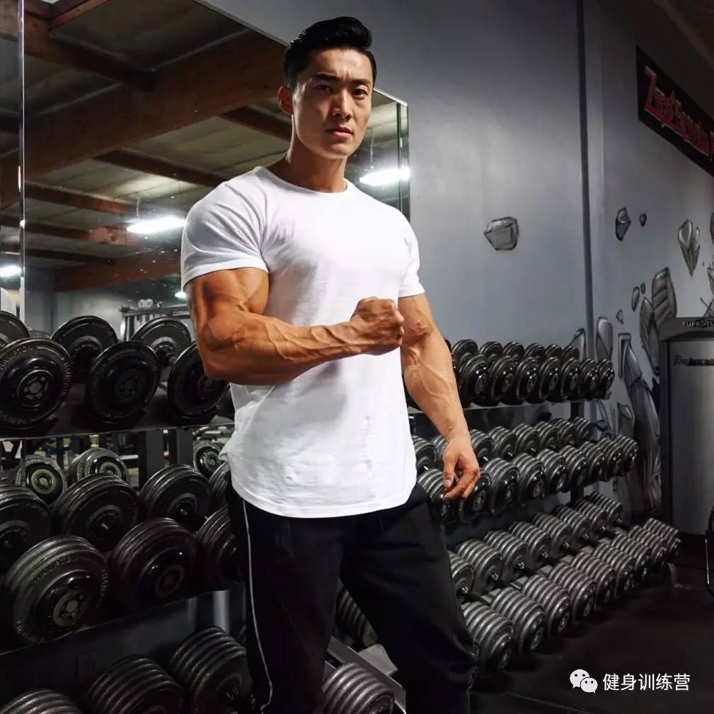 亞洲肌肉一哥，9年碾壓歐美巨無霸，誰說中國健身不能硬？！