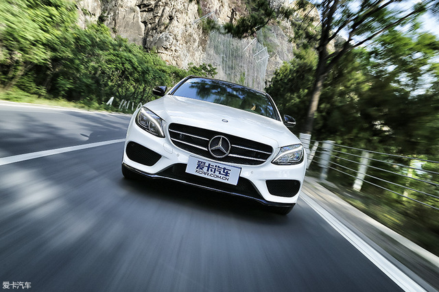 给奋斗的你一个奖励 测奔驰C200 4MATIC
