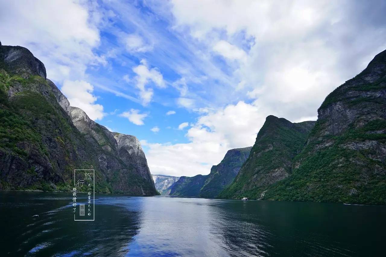 山峦、草地、小木屋，峡湾小镇，我此生见过最壮丽的风景｜挪威