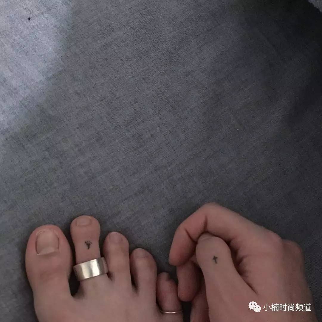 超适合偷偷刺的11款「指头刺青」！简单又有韵味！