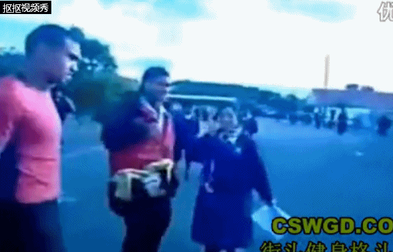 职业拳击手vs街头混混，差距又多大？下面这几个混混的下场很惨