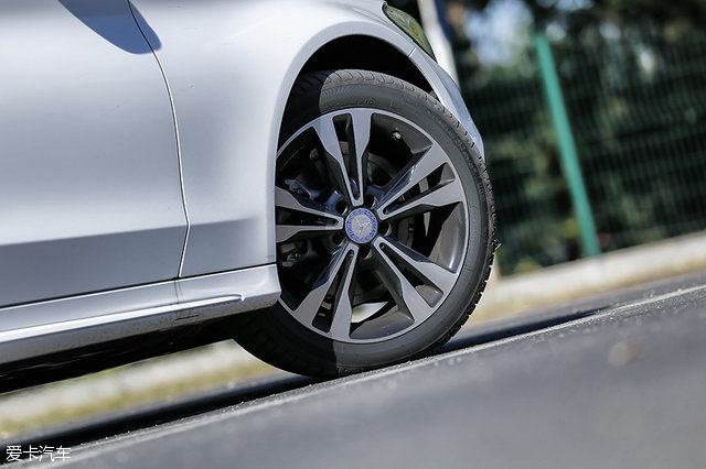 给奋斗的你一个奖励 测奔驰C200 4MATIC