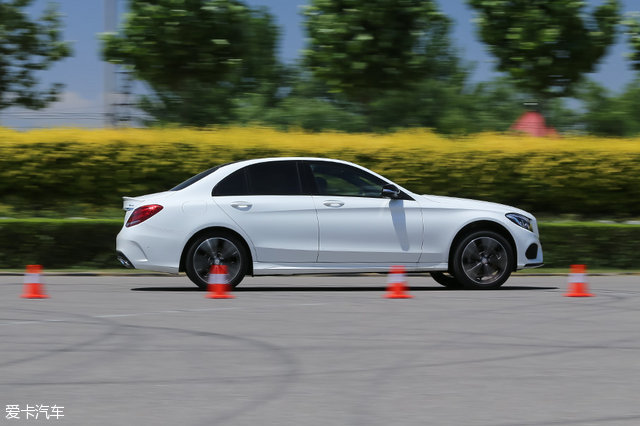 给奋斗的你一个奖励 测奔驰C200 4MATIC