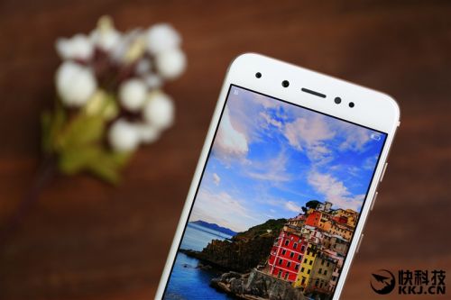 2599元！金立S10体验评测：全球首款四摄像头手机