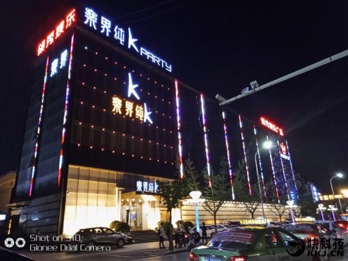 2599元！金立S10体验评测：全球首款四摄像头手机