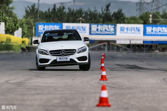 给奋斗的你一个奖励 测奔驰C200 4MATIC