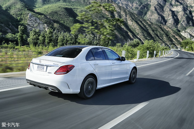 给奋斗的你一个奖励 测奔驰C200 4MATIC