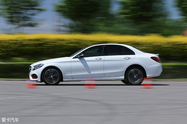 给奋斗的你一个奖励 测奔驰C200 4MATIC