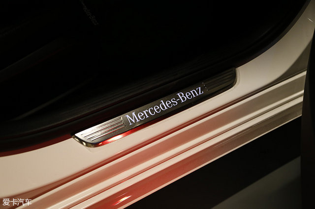 给奋斗的你一个奖励 测奔驰C200 4MATIC