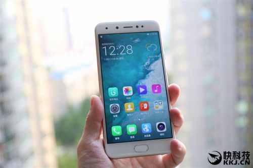 2599元！金立S10体验评测：全球首款四摄像头手机