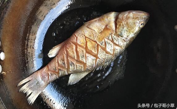 煎鱼炸鱼不破皮的5种方法，绝对实用！万能的方法不能错过！