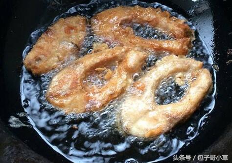 煎鱼炸鱼不破皮的5种方法，绝对实用！万能的方法不能错过！