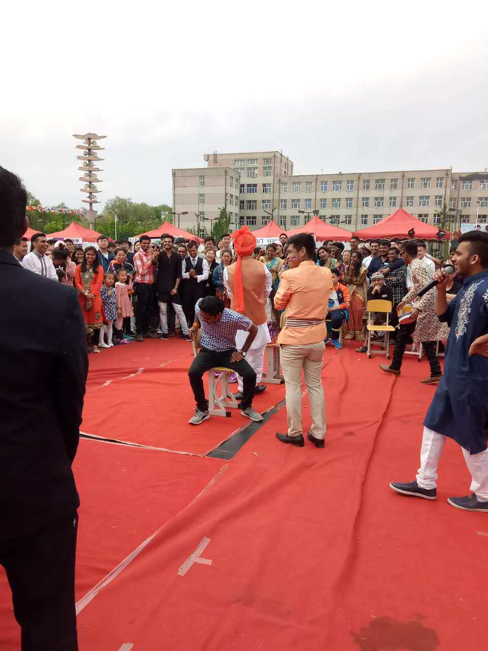 有留学生的学校就是好：办个文化节各国风情都有