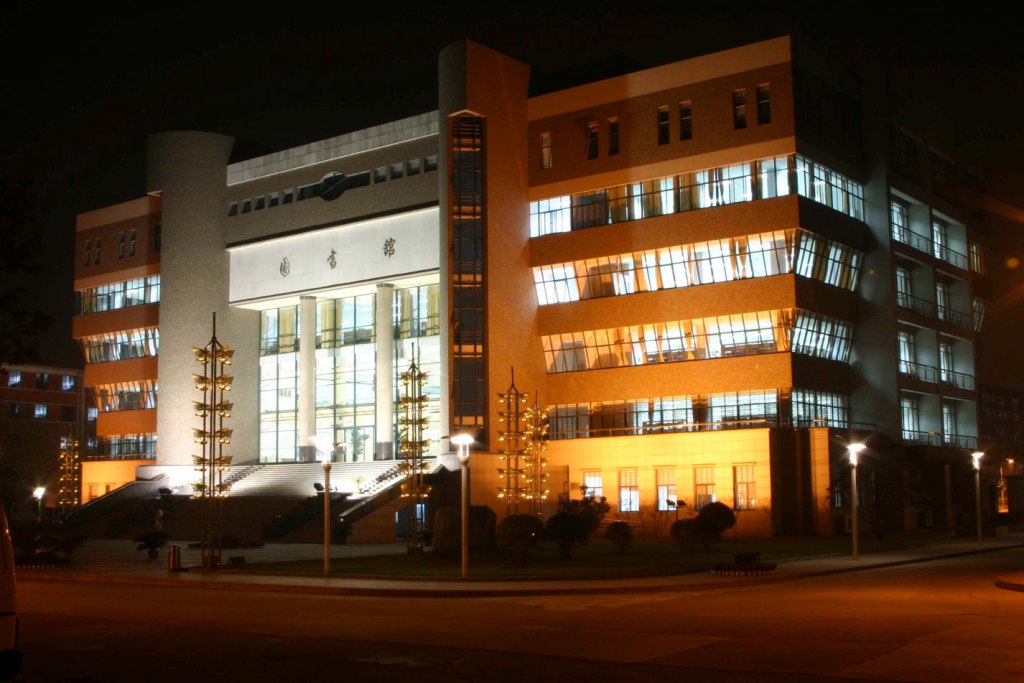 13关于大学校园风光的美文(郑州轻工业大学校园风光) _晶羽文学网