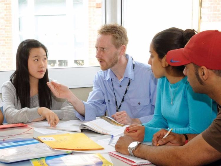 从南京宇通实验学校可以直升英国名牌大学——UCA