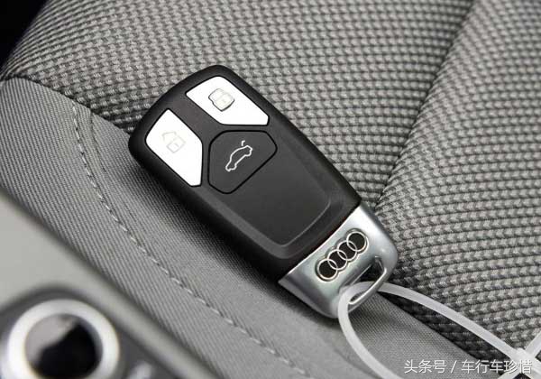 奥迪A4入门对比帕萨特旗舰，密集恐惧症者慎看配置