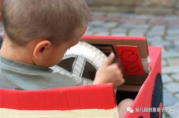 幼儿园废物利用手工：纸皮箱与盒子，变身小汽车等逗笑小孩