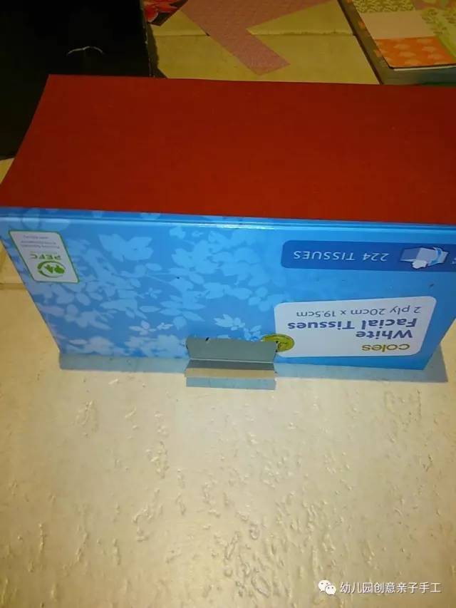 幼儿园废物利用手工：纸皮箱与盒子，变身小汽车等逗笑小孩