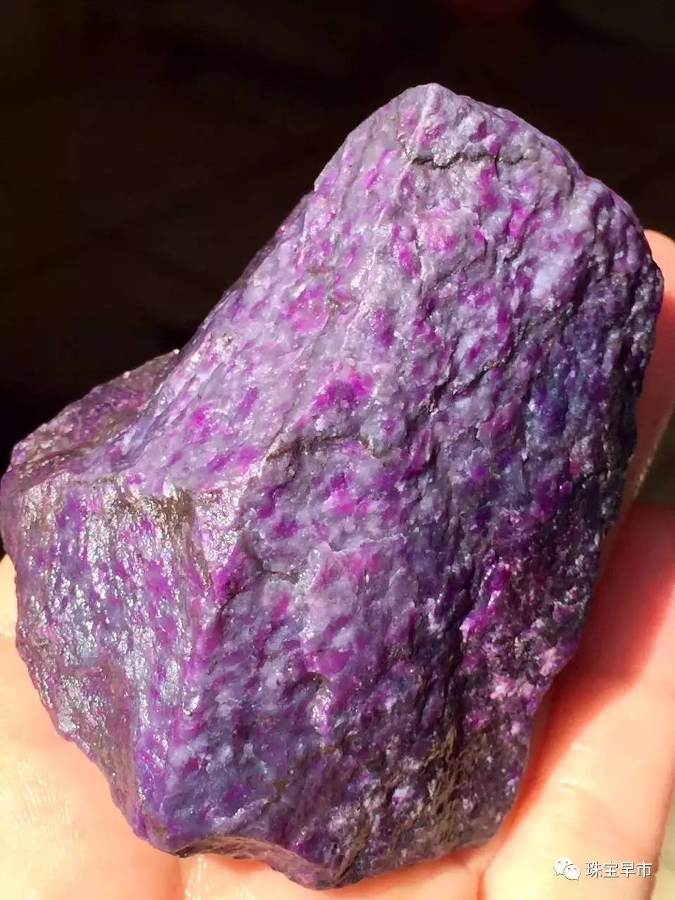 如果翡翠是皇后娘娘,那她就是贵妃娘娘(独龙玉与翡翠的区别) 第12张