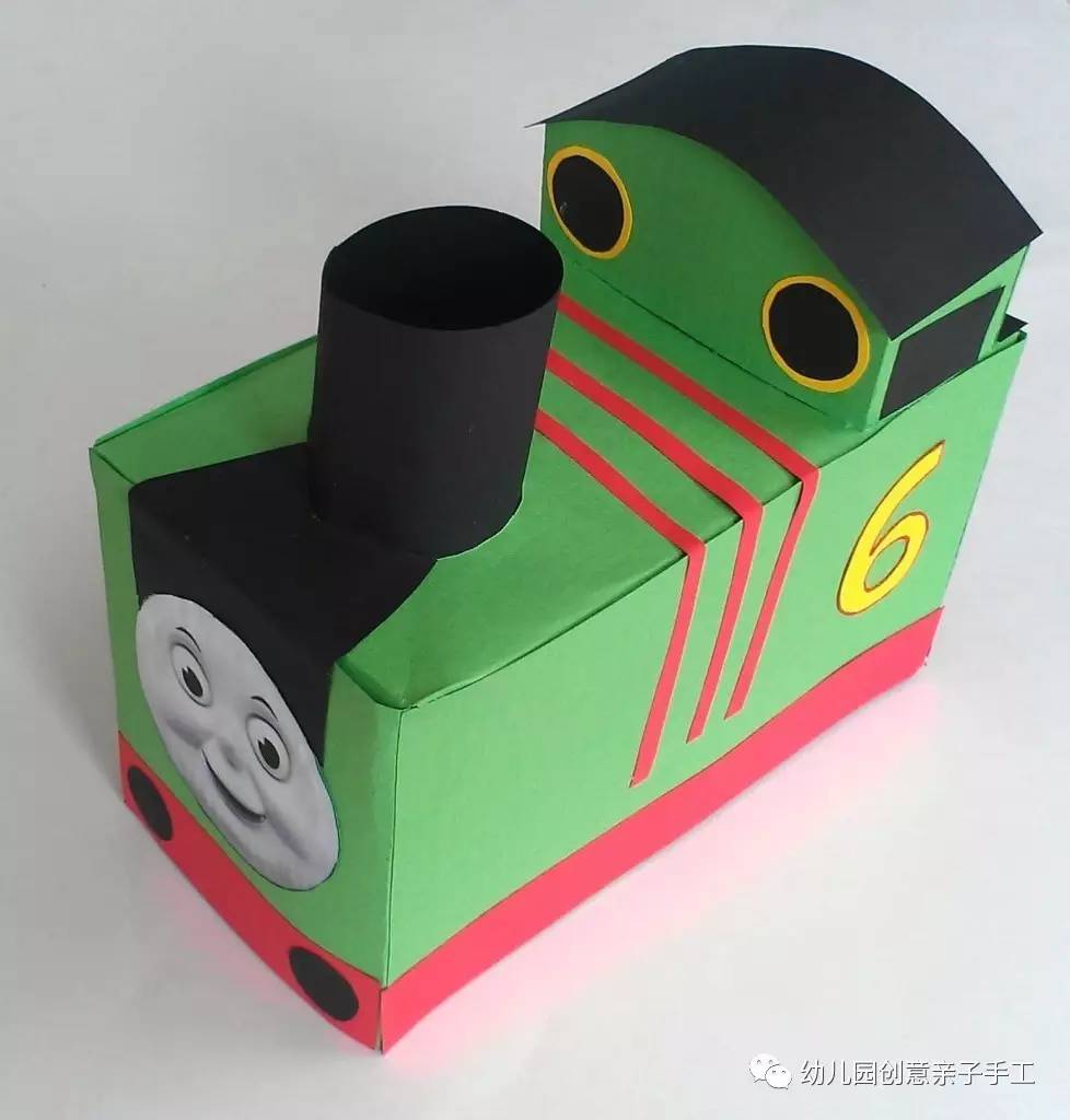 幼儿园废物利用手工：纸皮箱与盒子，变身小汽车等逗笑小孩