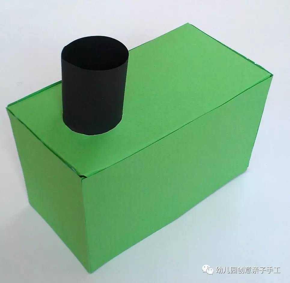 幼儿园废物利用手工：纸皮箱与盒子，变身小汽车等逗笑小孩