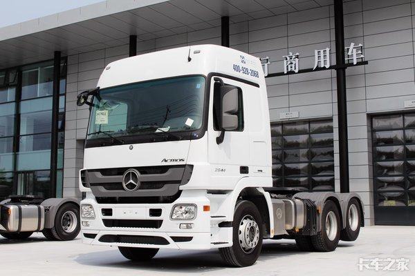 這里有17臺奔馳卡車，數一數你認識幾臺