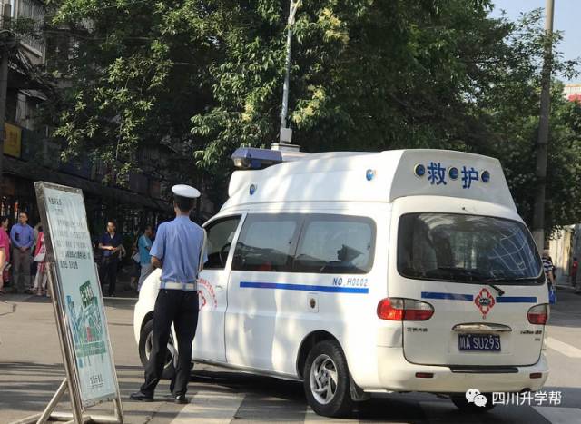 2017年成都高考现场直击，十年寒窗战今朝！