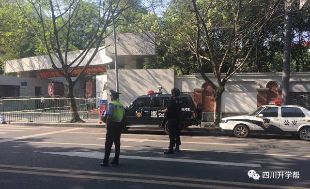 2017年成都高考现场直击，十年寒窗战今朝！