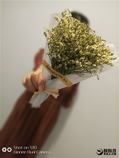 2599元！金立S10体验评测：全球首款四摄像头手机