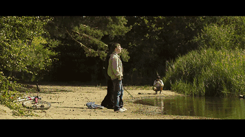 热恋情侣来湖边甜蜜野营，偶遇丧心病狂熊孩子惨遭虐杀！