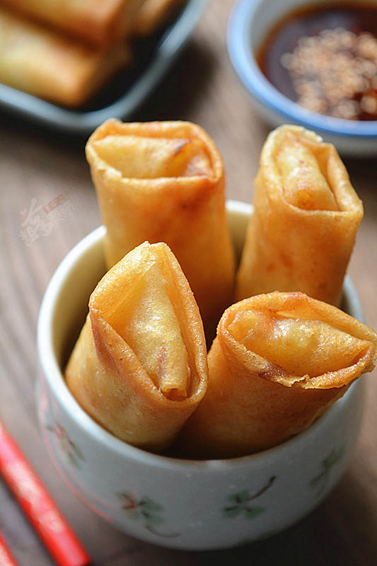 高考作文：我和外国友人骑着共享单车，去品尝中华美食！