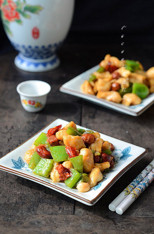 高考作文：我和外国友人骑着共享单车，去品尝中华美食！