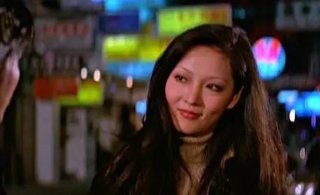 姐妹一同出道，妹妹是第一代黄蓉19岁就获影后，姐姐现痴心向佛