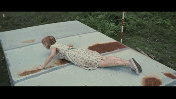 热恋情侣来湖边甜蜜野营，偶遇丧心病狂熊孩子惨遭虐杀！