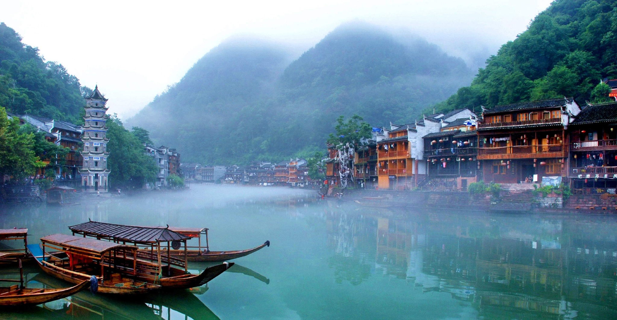 凤凰古城旅行攻略(交通,门票,住宿,餐饮)