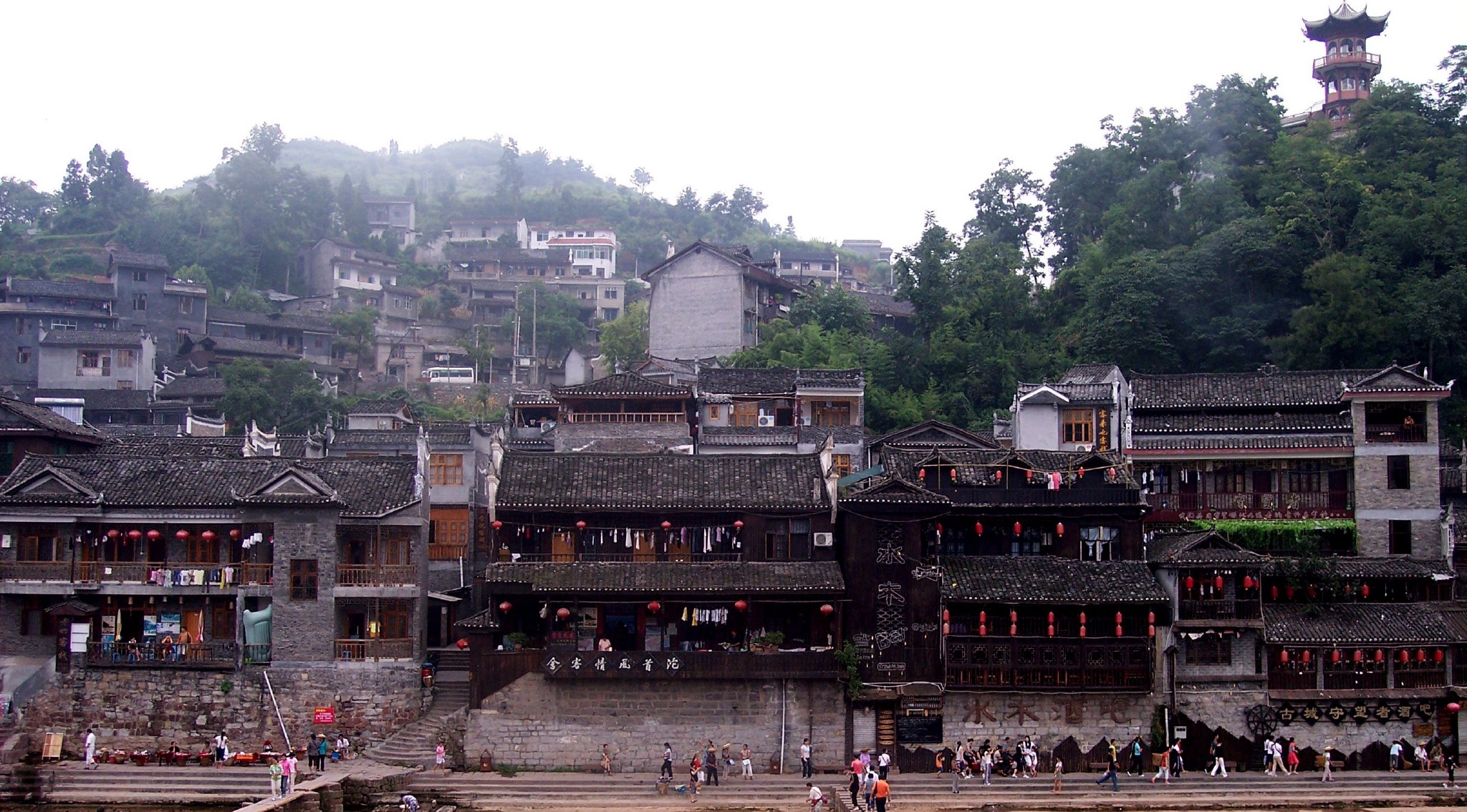 凤凰古城旅行攻略（交通、门票、住宿、餐饮）