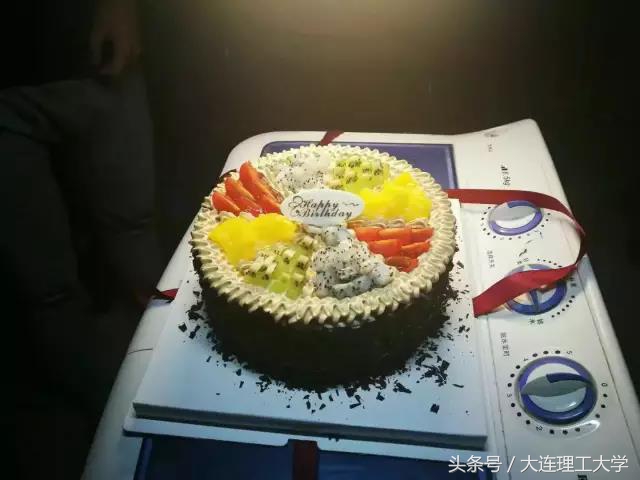 大连理工大学的宿舍情——我有故事，你有酒吗？