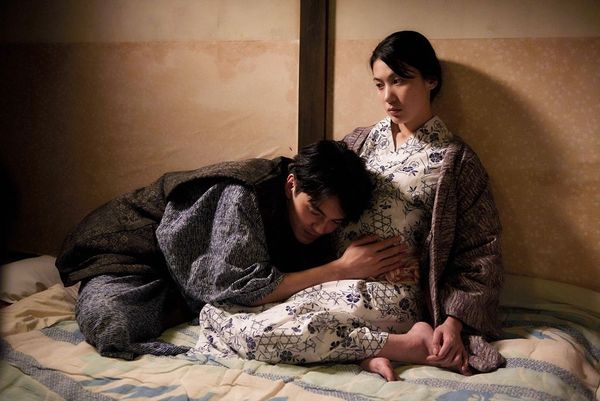 《花芯》影评:摆荡放纵,上下呼喊背后的真爱难寻!