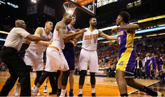 为什么nba球队没有要尼克杨(尼克杨为什么要出走湖人？这3件事彻底伤透了杨少侠的心！)