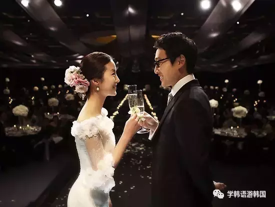 韩娱|明星圈中可以光明正大谈恋爱秀恩爱的《我们结婚了》完结,细数在节目中的那些明星夫妇~
