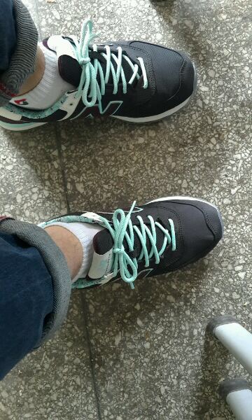 鞋子的鞋舌总是乱歪,让小编告诉你该怎么做