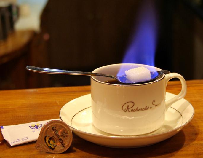 皇家咖啡大花的咖啡小倾诉:这是一款充满地中海风味的咖啡,饮用时