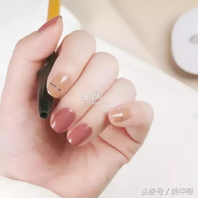 豆沙色美甲豆沙色美甲要搭配什么颜色