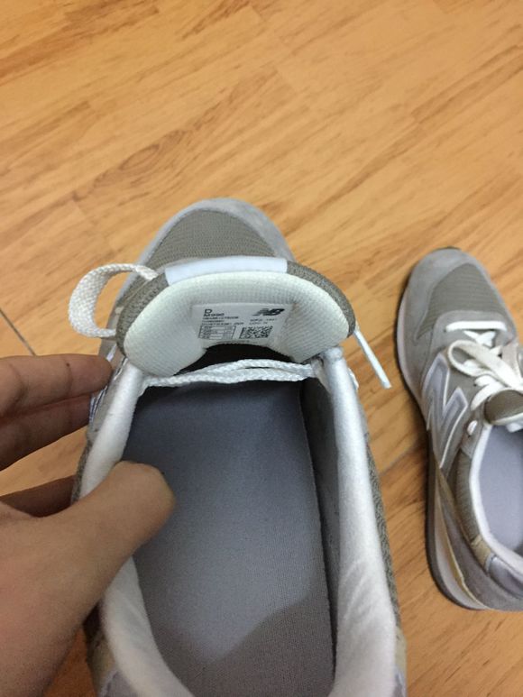 鞋子的鞋舌总是乱歪,让小编告诉你该怎么做