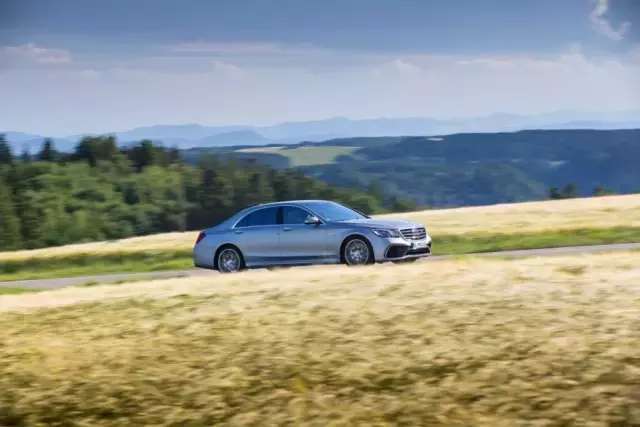 奔驰全新AMG S 63全球首试——3.5s破百，实力变态的强大